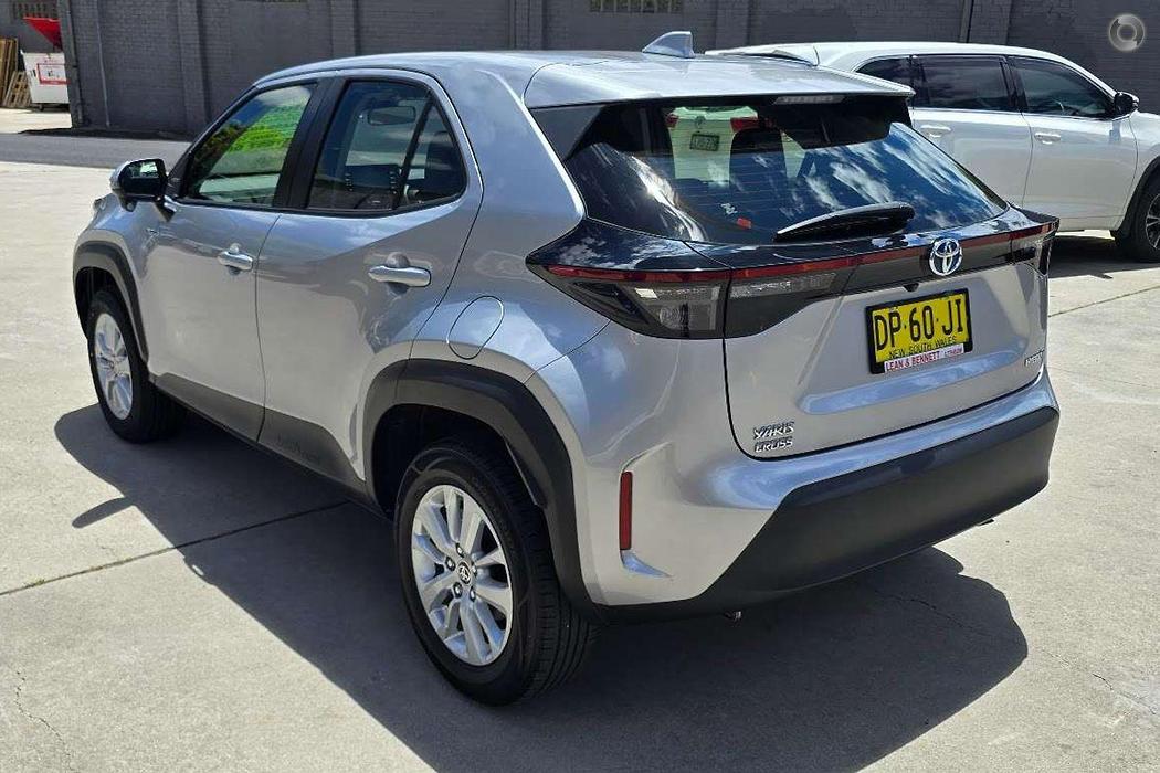 2022 Toyota Yaris Cross Hybrid - Image 5