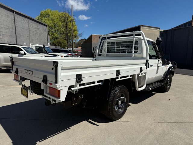 2022 Toyota LandCruiser Military - Image 7