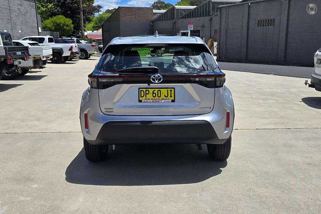 2022 Toyota Yaris Cross Hybrid - Image 12