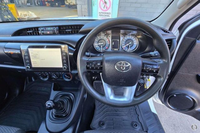 2021 Toyota Hilux - Image 13