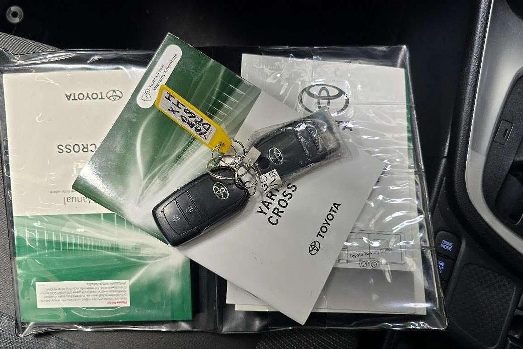 2022 Toyota Yaris Cross Hybrid - Image 14