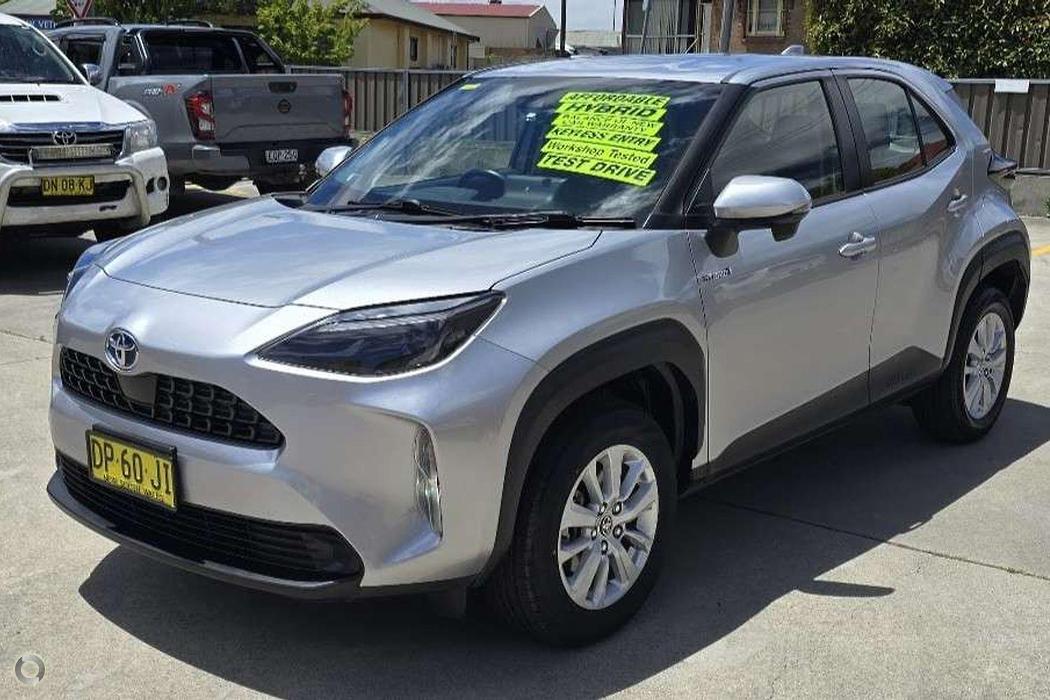 2022 Toyota Yaris Cross Hybrid - Image 3