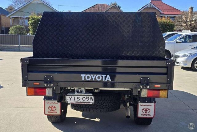 2018 Toyota Hilux - Image 15