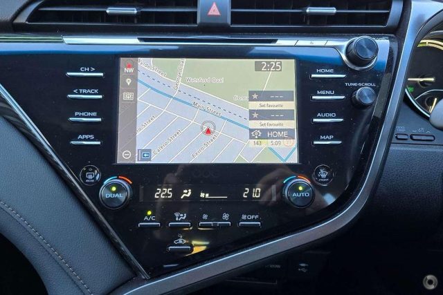 2019 Toyota Camry Hybrid - Image 23