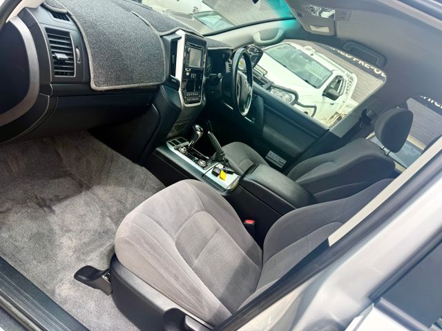 2016 Toyota LandCruiser - Image 16