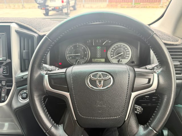 2016 Toyota LandCruiser - Image 15