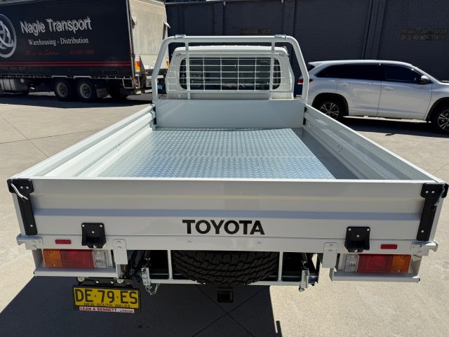 2022 Toyota LandCruiser Military - Image 9