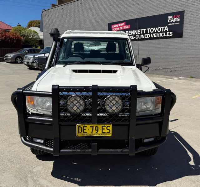 2022 Toyota LandCruiser Military - Image 10