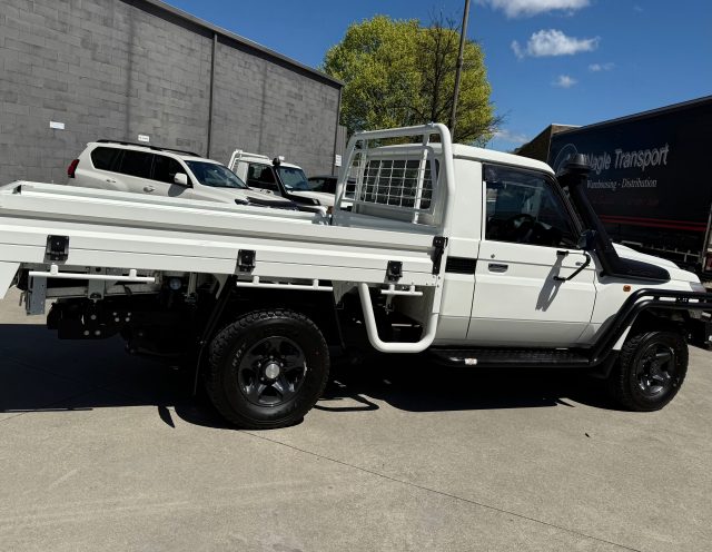 2022 Toyota LandCruiser Military - Image 13