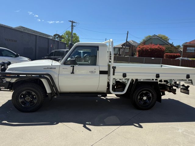 2022 Toyota LandCruiser Military - Image 23